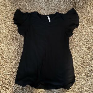 Acting Pro Elegant Black Ruffle Sleeve Tee